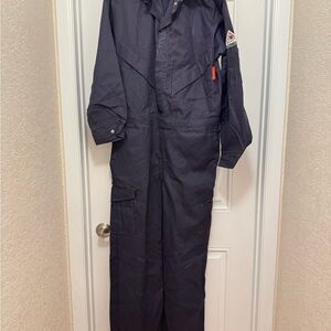 Unworn Bulwark FR iQ Series Endurance Coverall 42-RG Navy (QC10NV3) - CAT